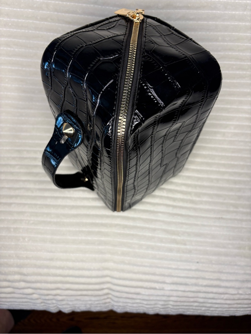 Black Croc-Embossed Cosmetic Case - Picture 3 of 7